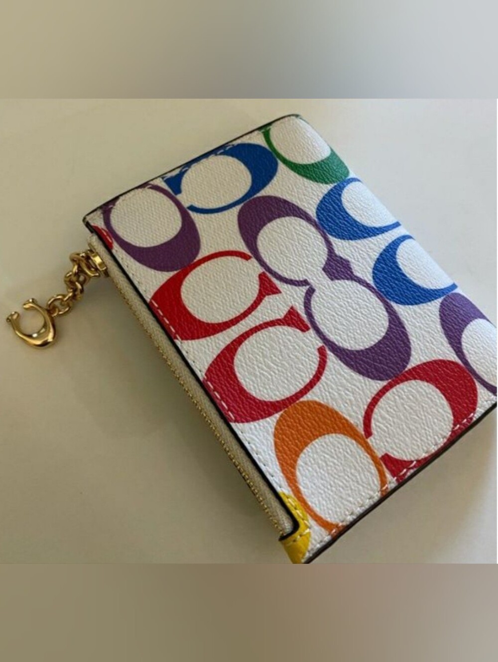 Coach Rainbow Signature Zip Wallet. RARE* AUTHENTIC* Soft Brown Interior. - Picture 11 of 11